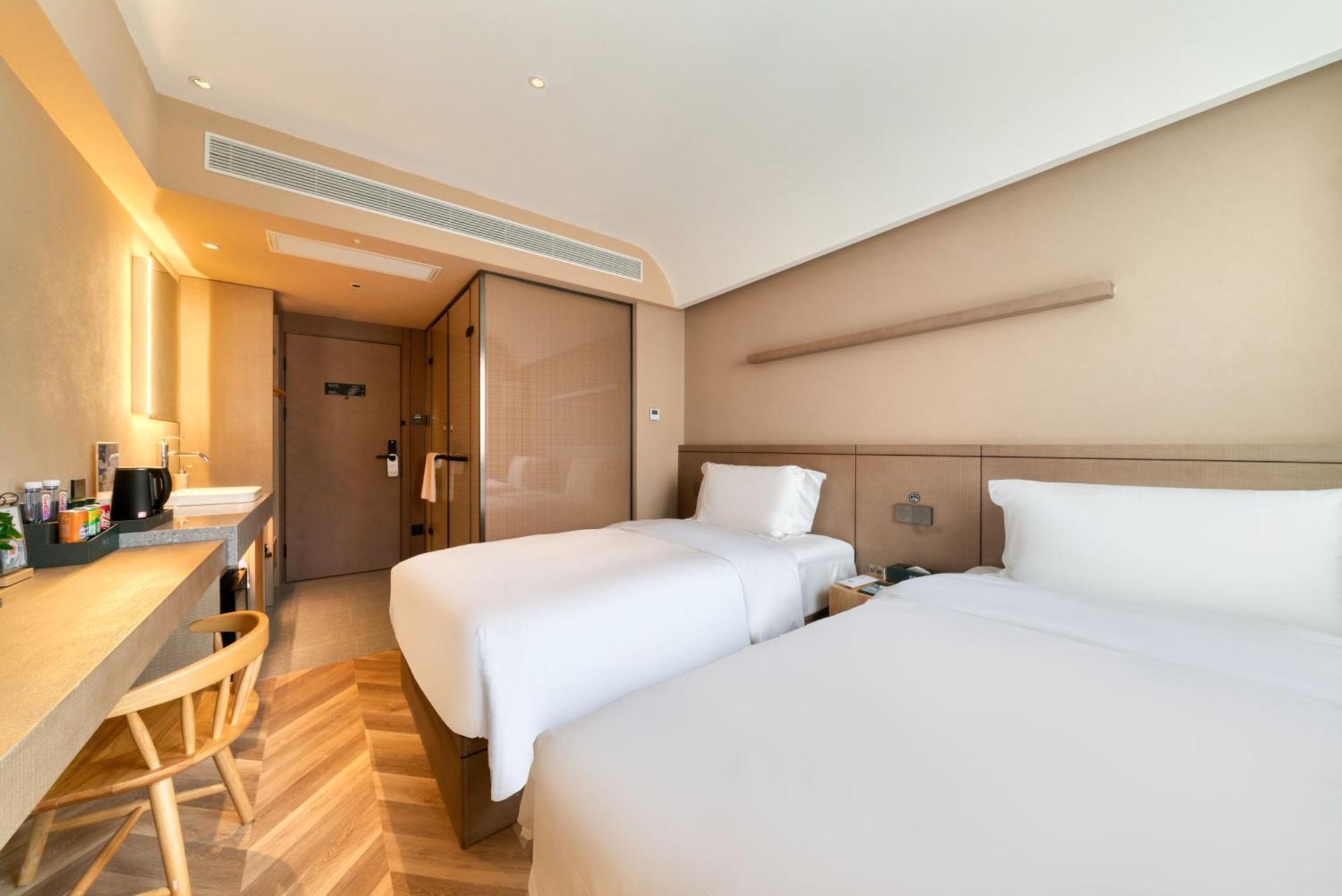 True Go Xujiahui Hotel 4*